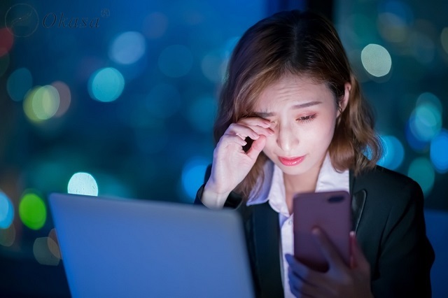 Ánh sáng xanh từ các thiết bị điện tử có thể gây hại mắt