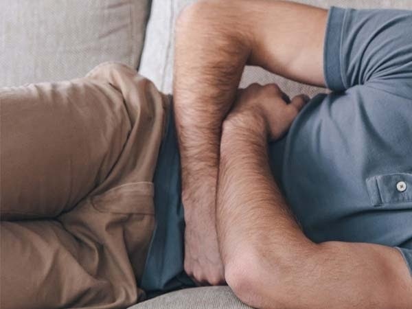đau bụng dưới rốn kèm đau lưng