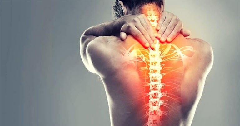 đau vùng lưng sau phổi