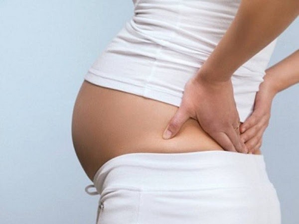 bà bầu bị đau lưng có nên đấm lưng không