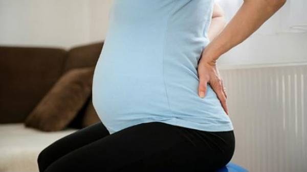 bà bầu bị đau lưng có nguy hiểm không