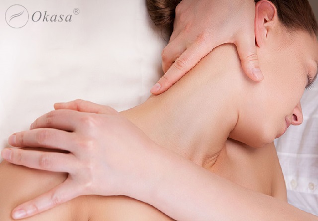 Bài massage kéo giãn điều trị chứng đau cứng vai