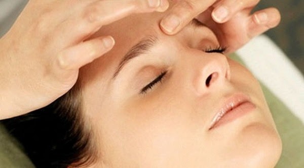 Bài mát xa trị nhức đầu