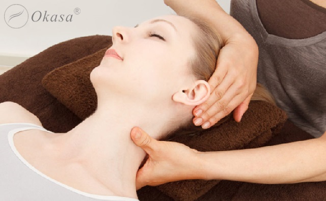 Bài tập massage và vận động cho cổ