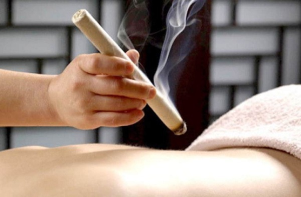 Cách chữa bệnh đau lưng bằng ngải cứu đơn giản tại nhà
