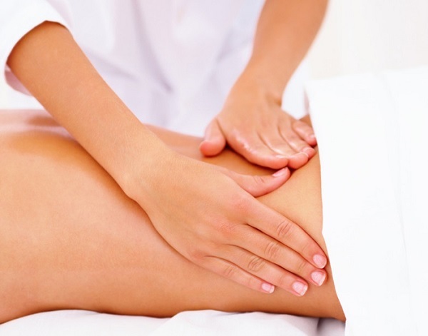 cách chữa đau lưng nhanh nhất bằng ghế massage