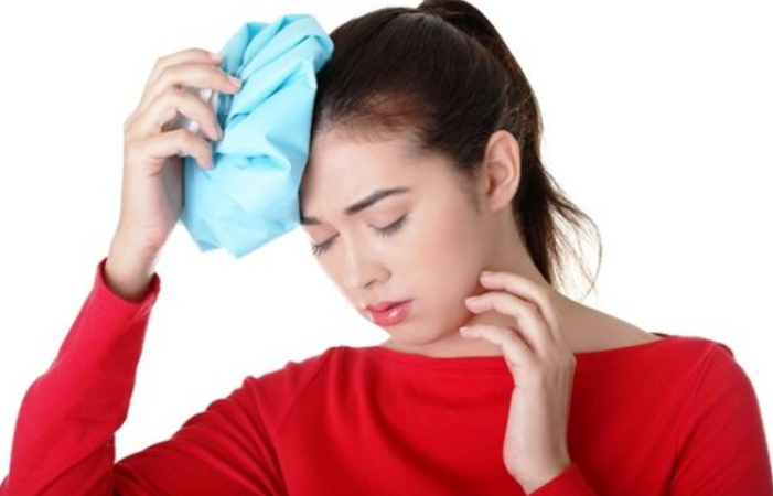 cách làm giảm nhức đầu bằng phương pháp chườm nóng & lạnh