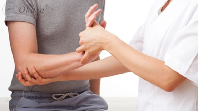 Cách massage trị đau khuỷu tay