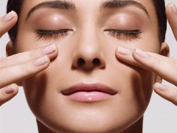 cách mát xa giảm sưng mắt