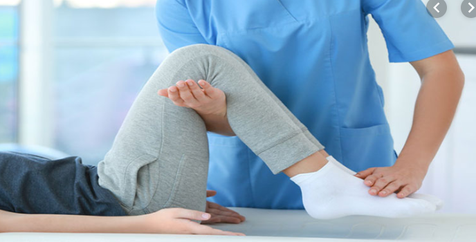 cách tập luyện phục hồi giãn dây chằng đầu gối tại nhà