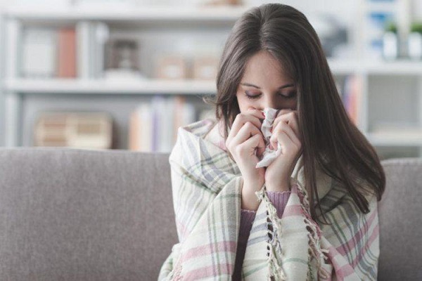 Cảm lạnh cũng có thể gây đau đầu chóng mặt buồn nôn mệt mỏi