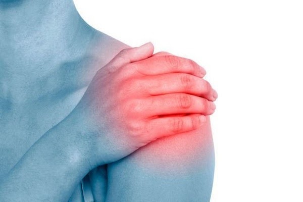 dấu hiệu rụng trứng đau lưng do đau bả vai