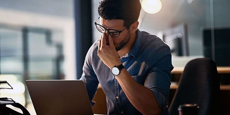 đau nửa đầu bên phải và nhức mắt là bệnh gì