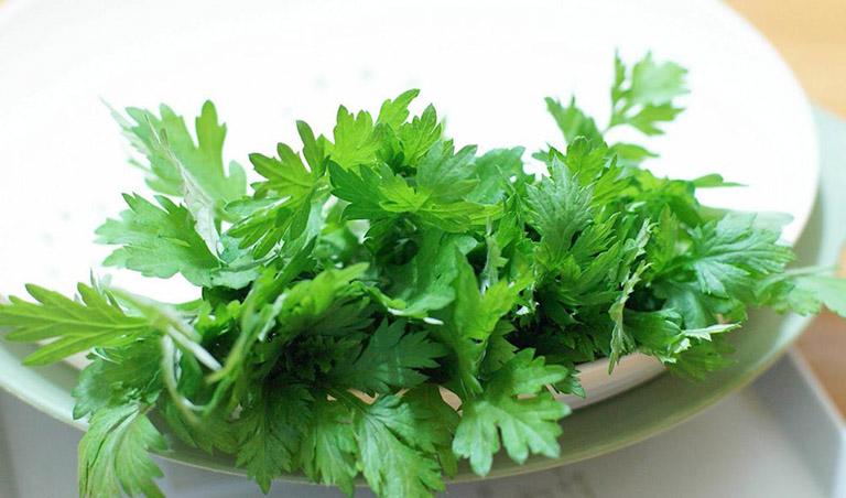 Dùng thảo dược thiên nhiên chữa cách chữa đau nhức bả vai