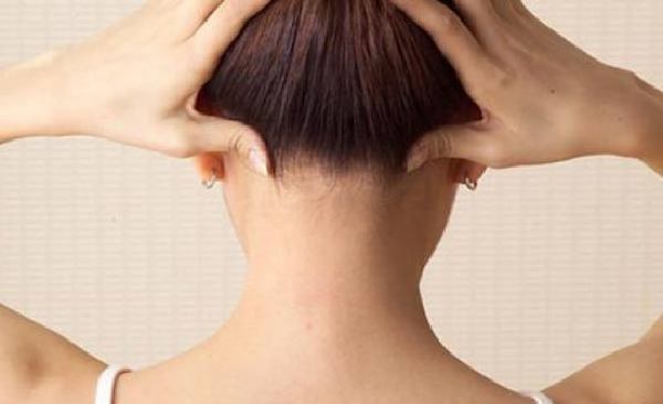 Ghế mát xa trị nhức đầu