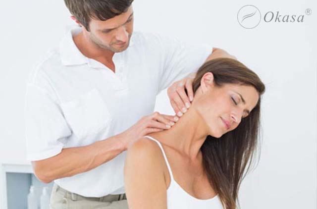 Hiện tượng cứng cổ không quay được đầu?