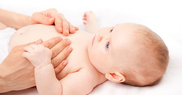 massage cho trẻ 4 tháng tuổi