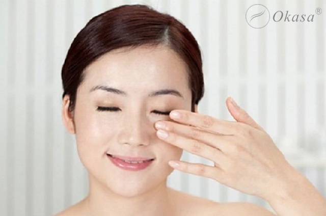Massage mắt đúng cách sẽ giúp giảm quầng thâm hiệu quả