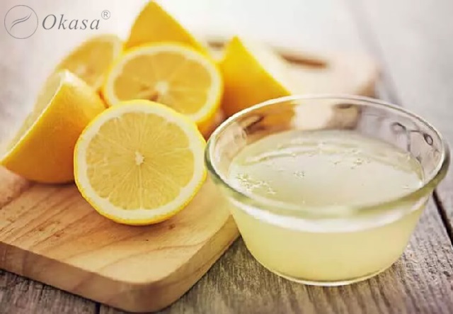 Massage mặt với dầu dừa để sở hữu làn da căng mịn và trắng hồng