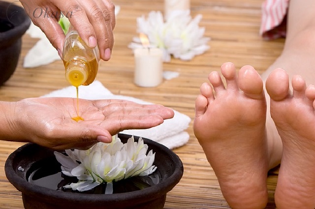 Massage với tinh dầu và tập luyện giúp làm ấm bàn chân
