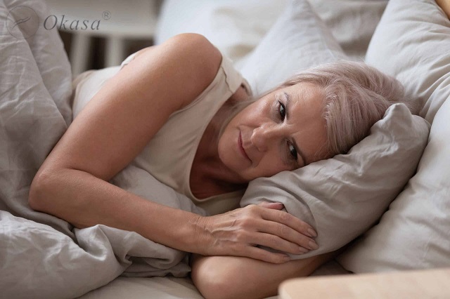 Mất ngủ gây ra các cơn bốc hỏa ở phụ nữ mãn kinh