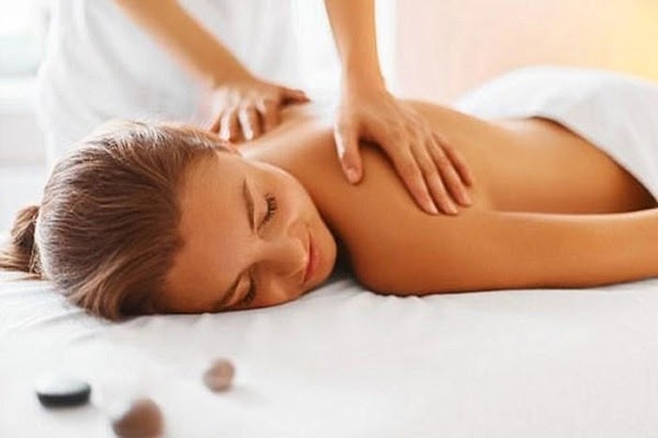 mát xa bấm huyệt lưng tại nhà