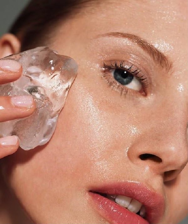 mát xa da mặt bằng đá lạnh có lợi ích gì