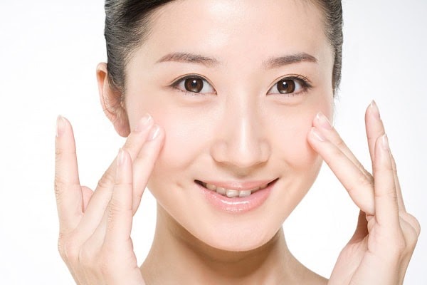 mát xa da mặt bằng vitamin e