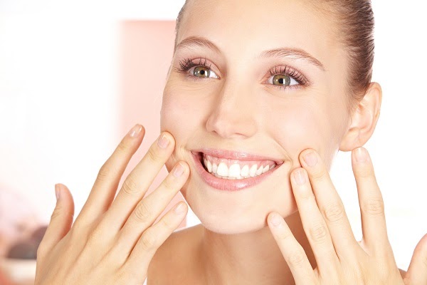 mát xa giảm nếp nhăn khóe miệng hiệu quả