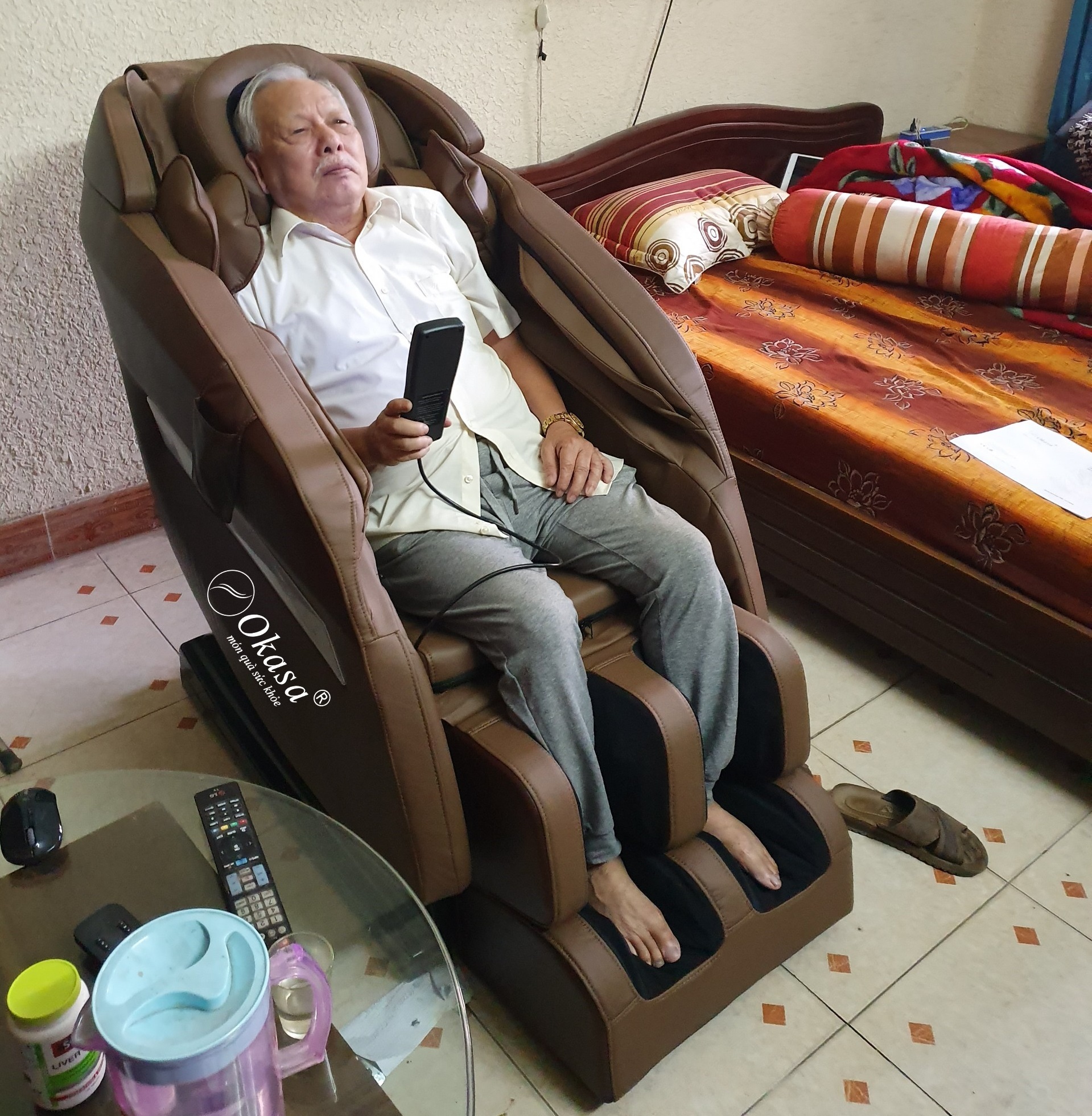 Máy massage lưng, tay, vai, gáy, toàn thân cho người già có những lợi ích gì và cách lựa chọn?