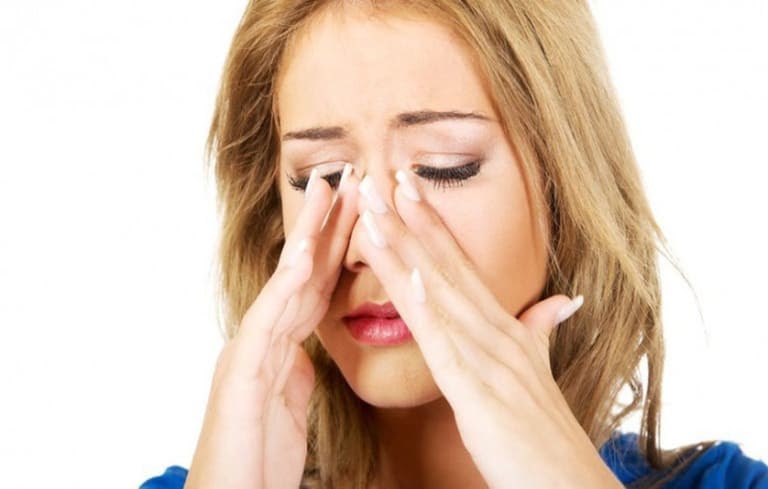 nhức đầu thường xuyên là triệu chứng của bệnh gì có nguy hiểm không