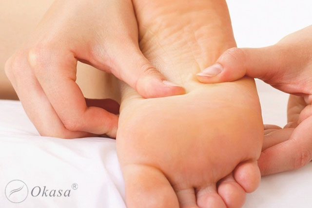 Phân biệt giữa bấm huyệt và xoa bóp chân