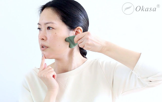 Phương pháp massage bằng đá quý Gua Sha