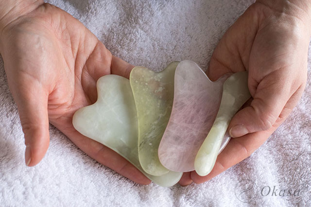 Phương pháp massage bằng đá quý Gua Sha