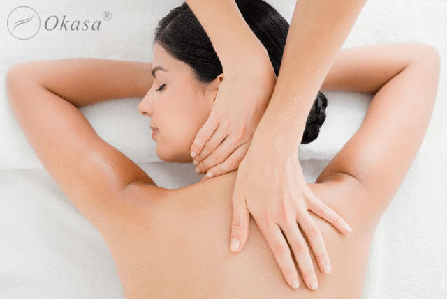 So sánh massage cơ sâu và massage thường