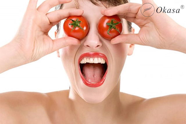 Bí quyết massage trẻ hóa làn da với cà chua