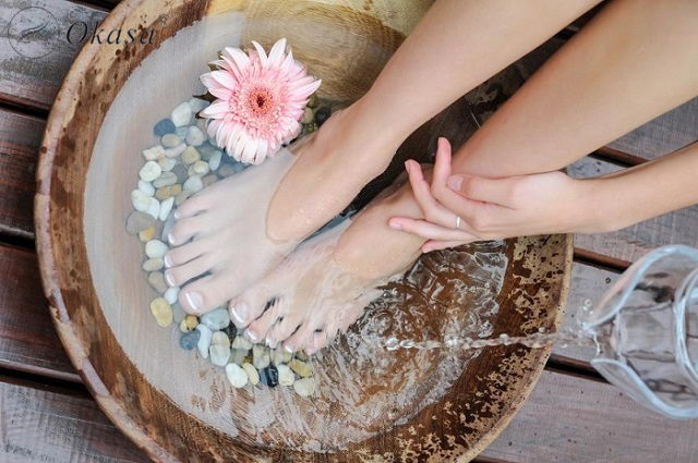 Liệu pháp massage - ngâm chân vào nước lạnh giúp tăng cường hệ miễn dịch