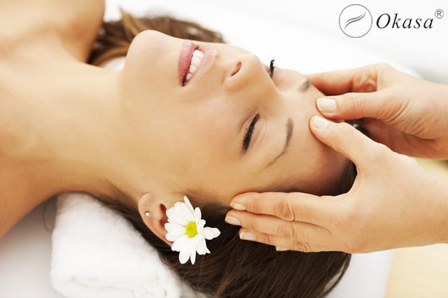 Phương pháp massage chăm sóc da mặt sau khi sinh em bé