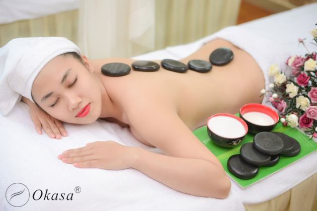 Tìm hiểu cách chăm sóc làn da mịn màng với đá nóng massage