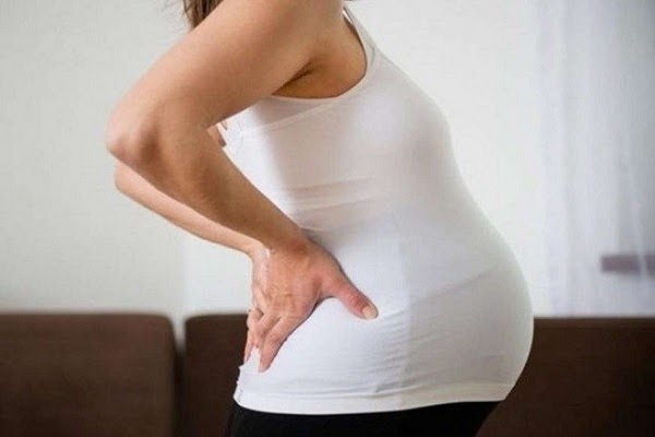 triệu chứng đau lưng do xương lưng